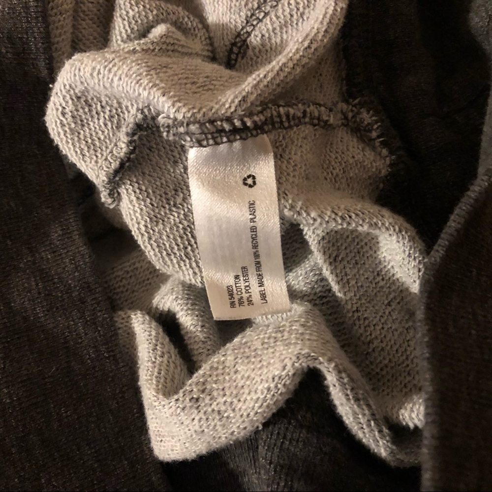 ⭐️ 3 For $15 Gap Sweater - Picture 5 of 5